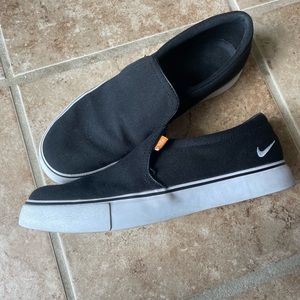 Nike womens Women's Nike Court Royale Ac Slp size 9